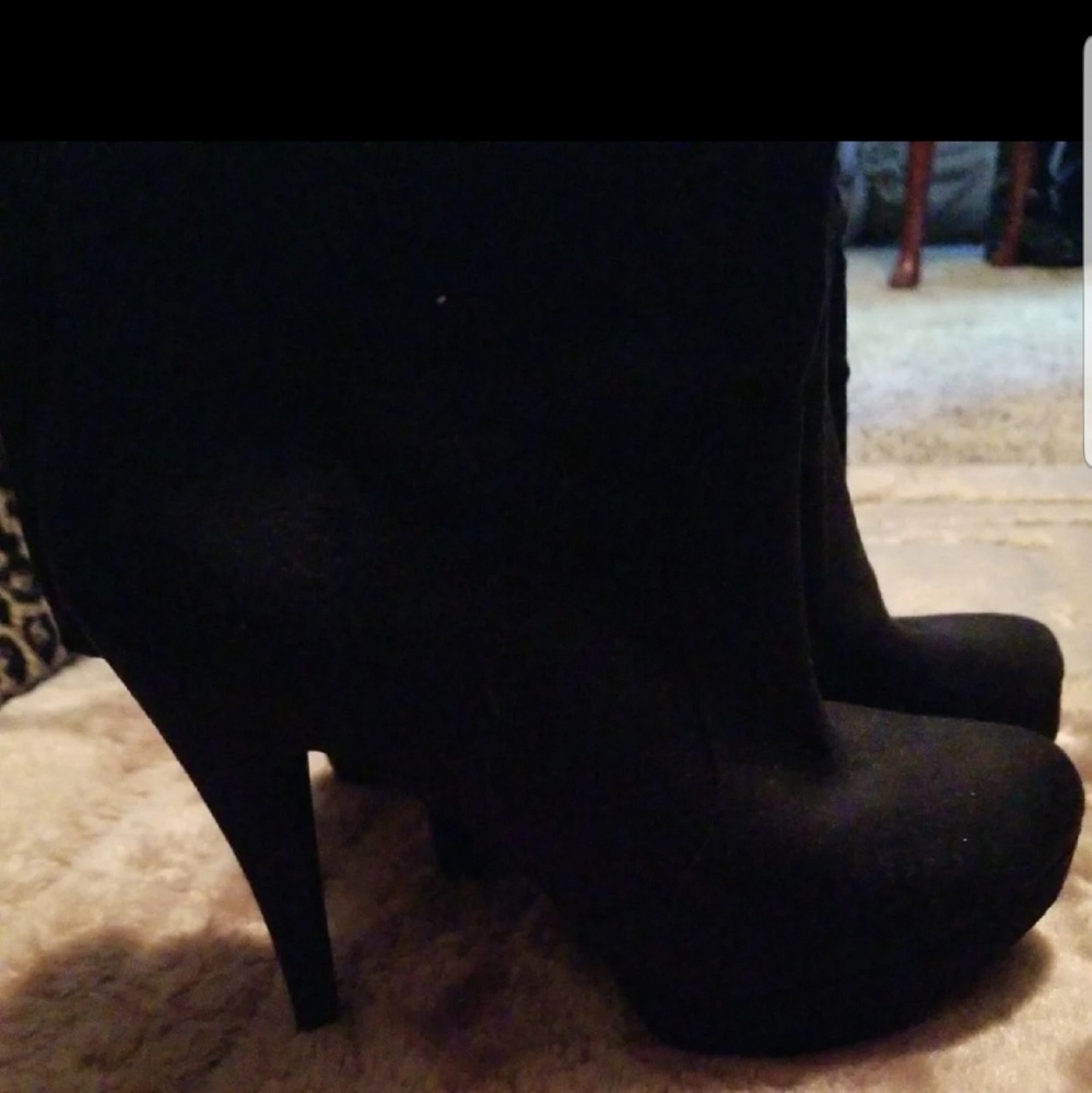 Boots - Picture 4 of 6